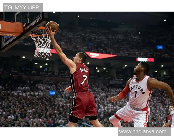 火箭队与热火队激战正酣直播现场精彩瞬间全记录